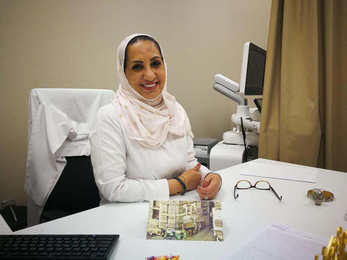 الأديبة الطبيبة د.ايمان اشقر …  تداوي القلوب بيديها و كتاباتها وجندي مجهول خلف مستشفى طواريء الحج ل٣٠ عاما